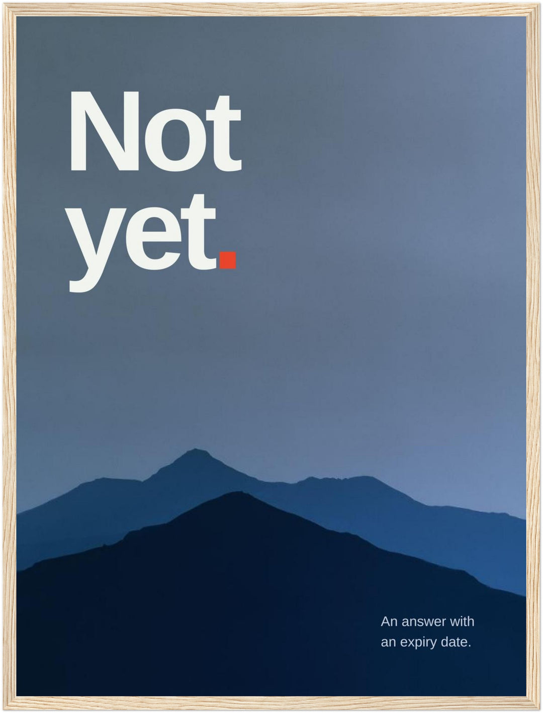 Not Yet – Bergsilhouette Poster – Holz natur Rahmen – Produktfoto