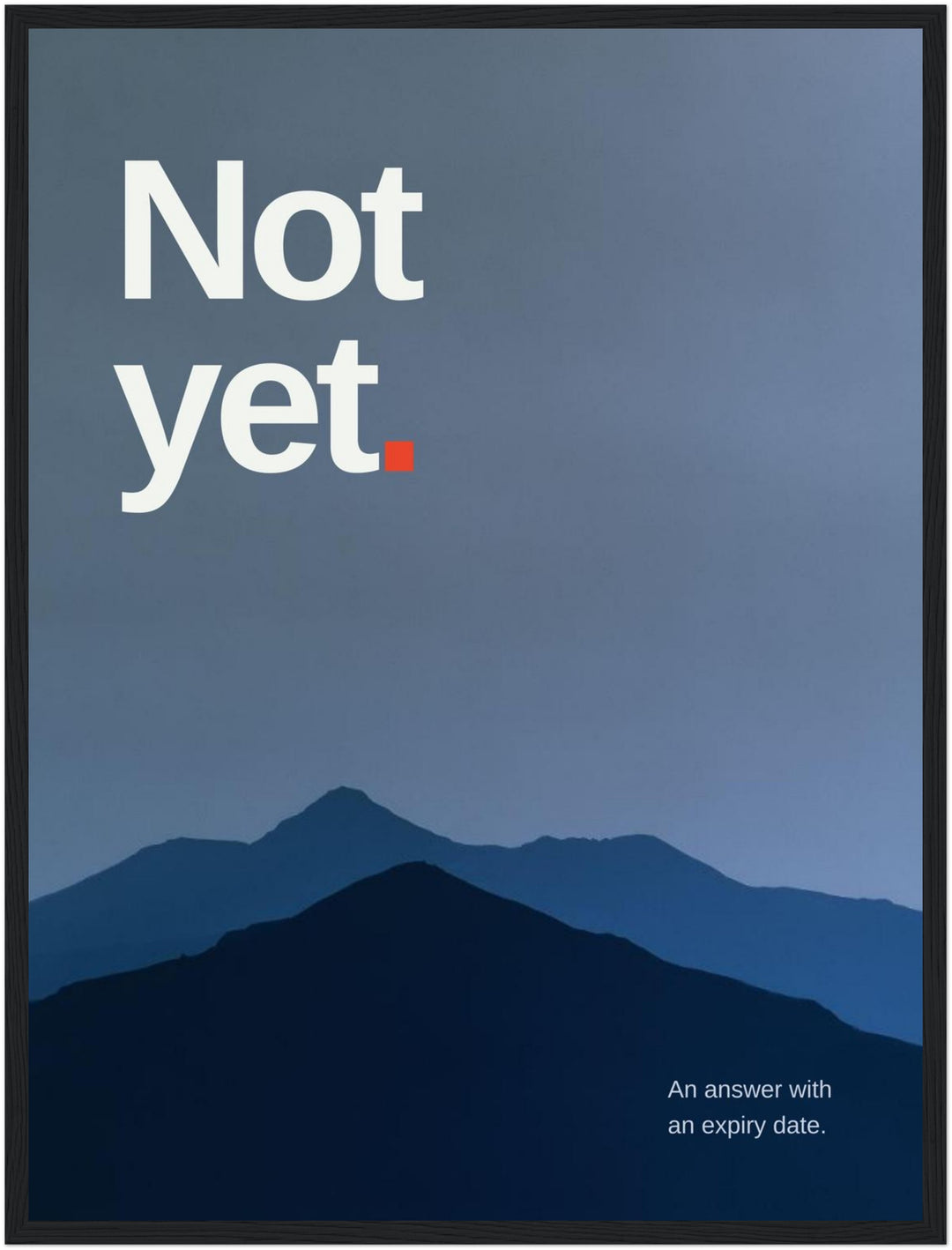 Not Yet – Bergsilhouette Poster – Schwarzer Rahmen – Produktfoto