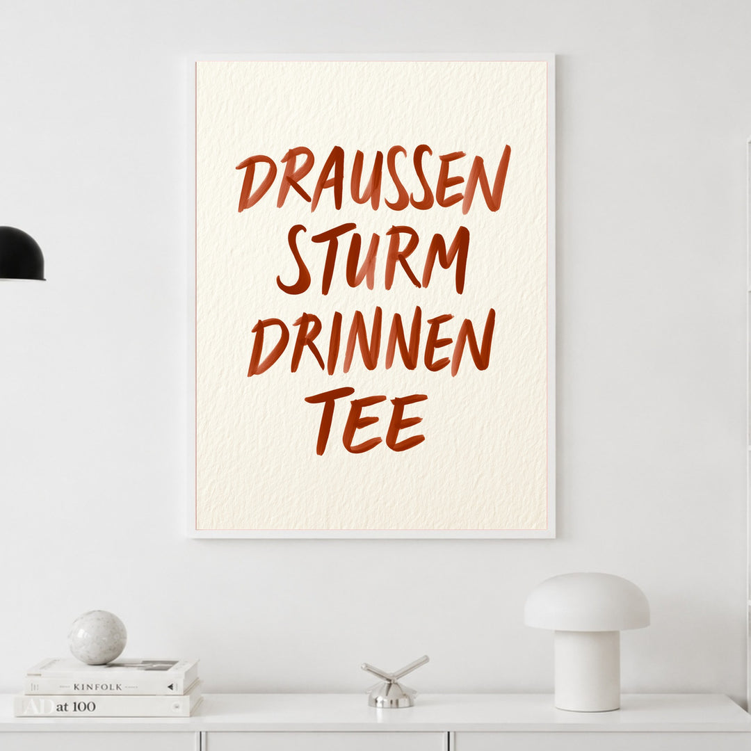 Draußen Sturm, drinnen Tee Poster – Weißer Rahmen – Produktfoto
