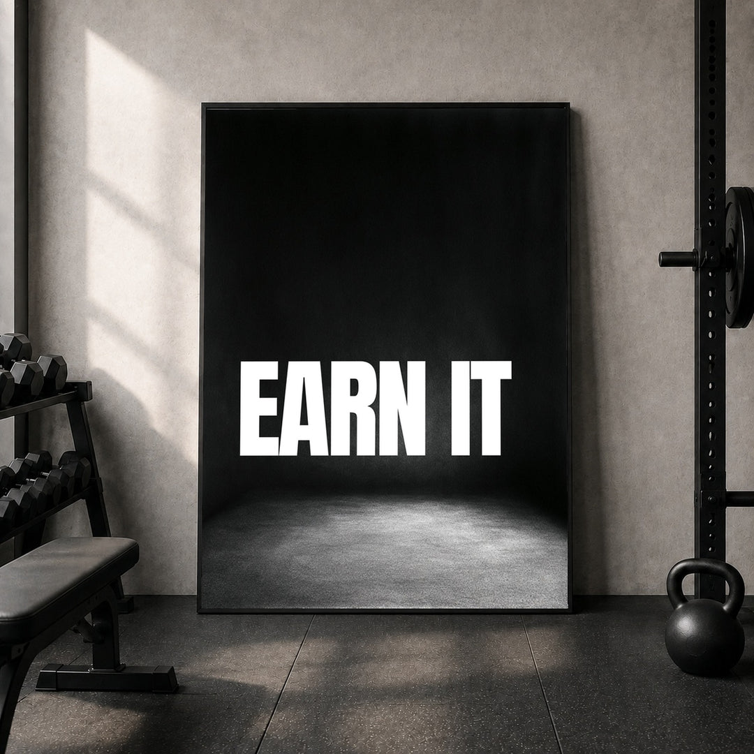 Earn It schwarz-weiß Typografie Poster – Schwarzer Rahmen – Produktfoto