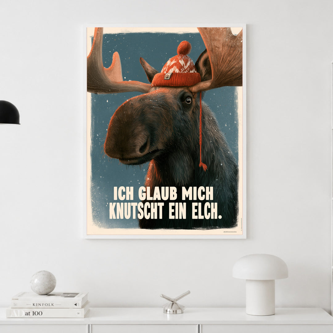 Elch mit Wollmütze Poster – Weißer Rahmen – Produktfoto