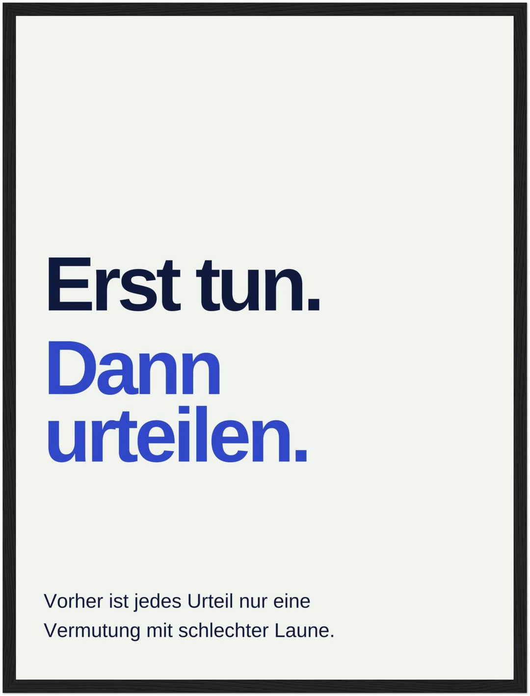erst-tun-dann-urteilen-spruch Poster – Schwarzer Rahmen – Produktfoto