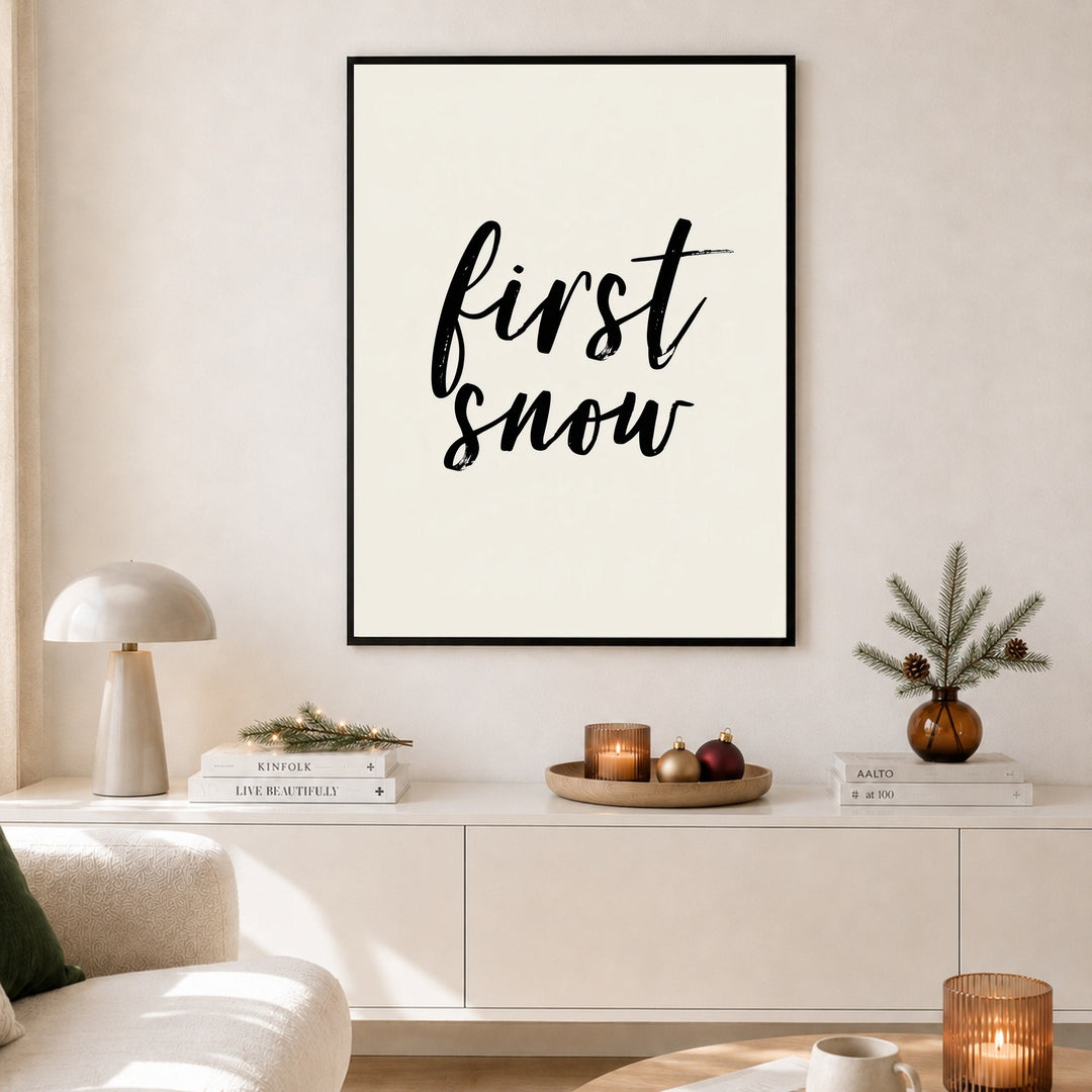 Erster Schnee Schriftzug Poster – Schwarzer Rahmen – Produktfoto