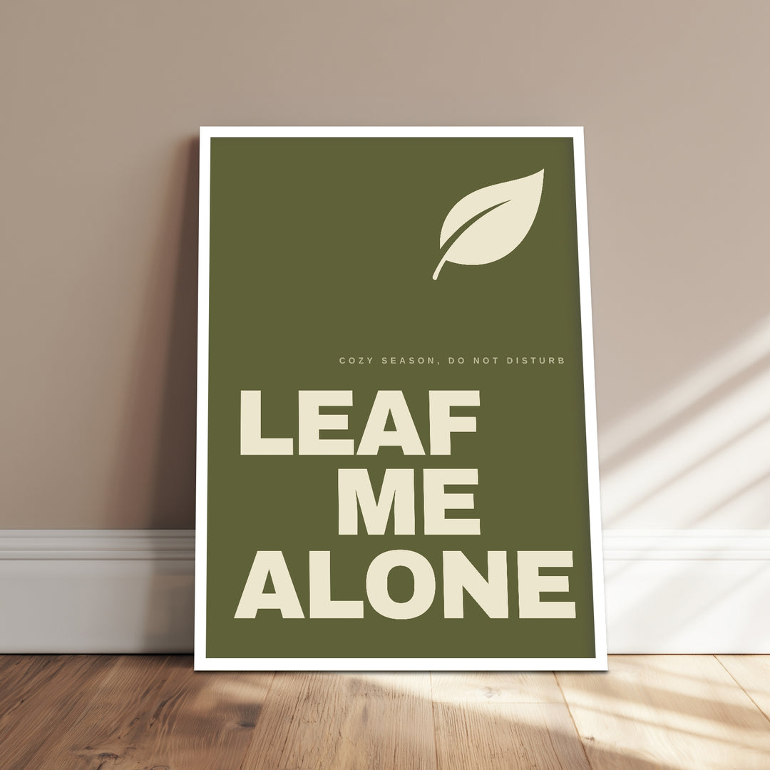 Leaf Me Alone Spruch Poster – Weißer Rahmen – Produktfoto