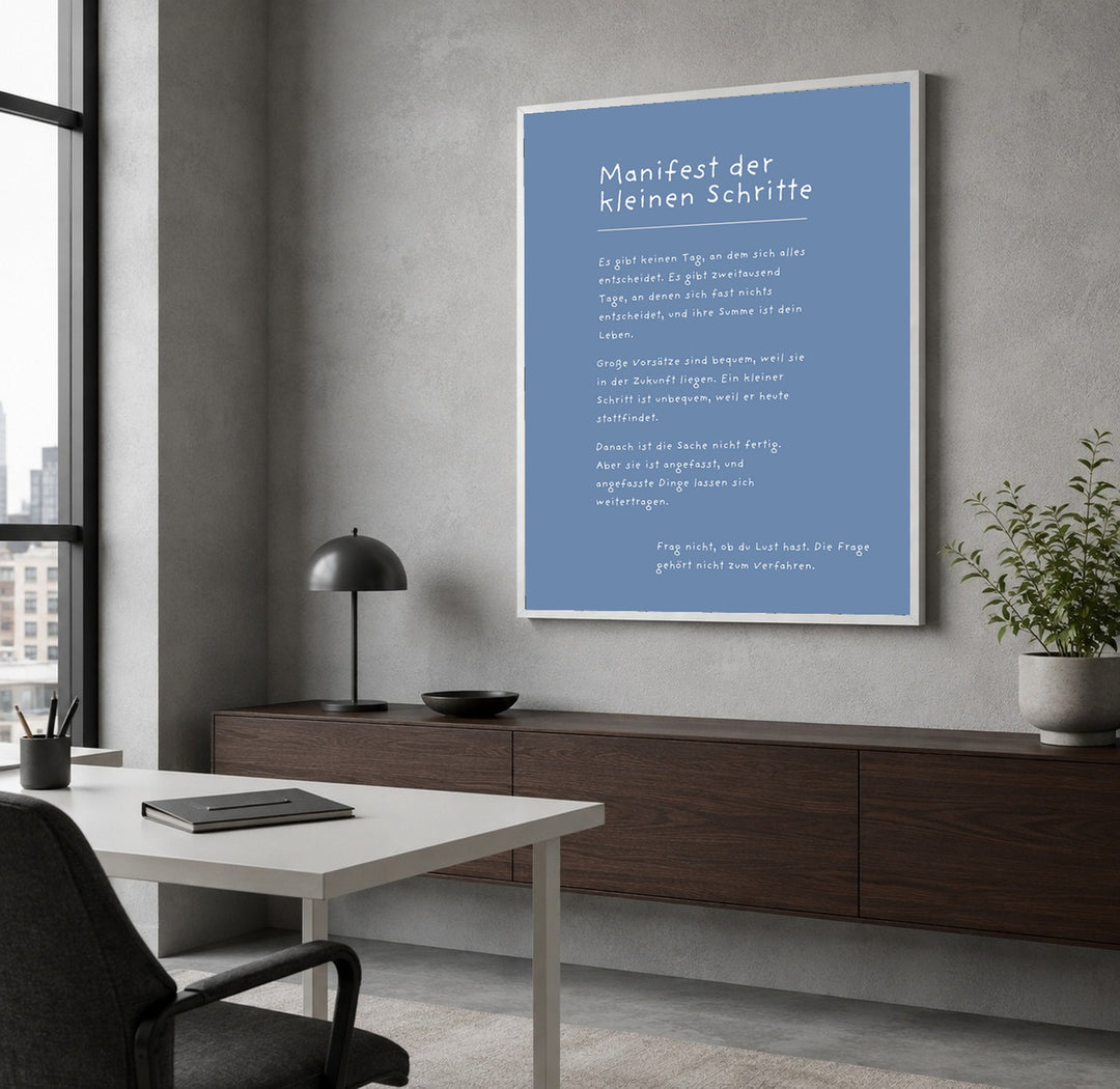Manifest der kleinen Schritte Poster – Weißer Rahmen – Produktfoto
