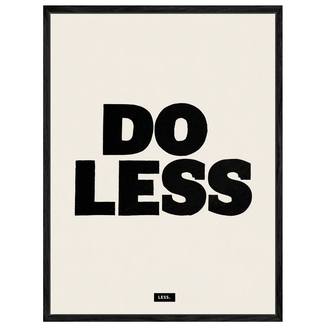 Do Less Poster Leinwandbild – Schwarzer Rahmen – Wohnzimmer Mockup