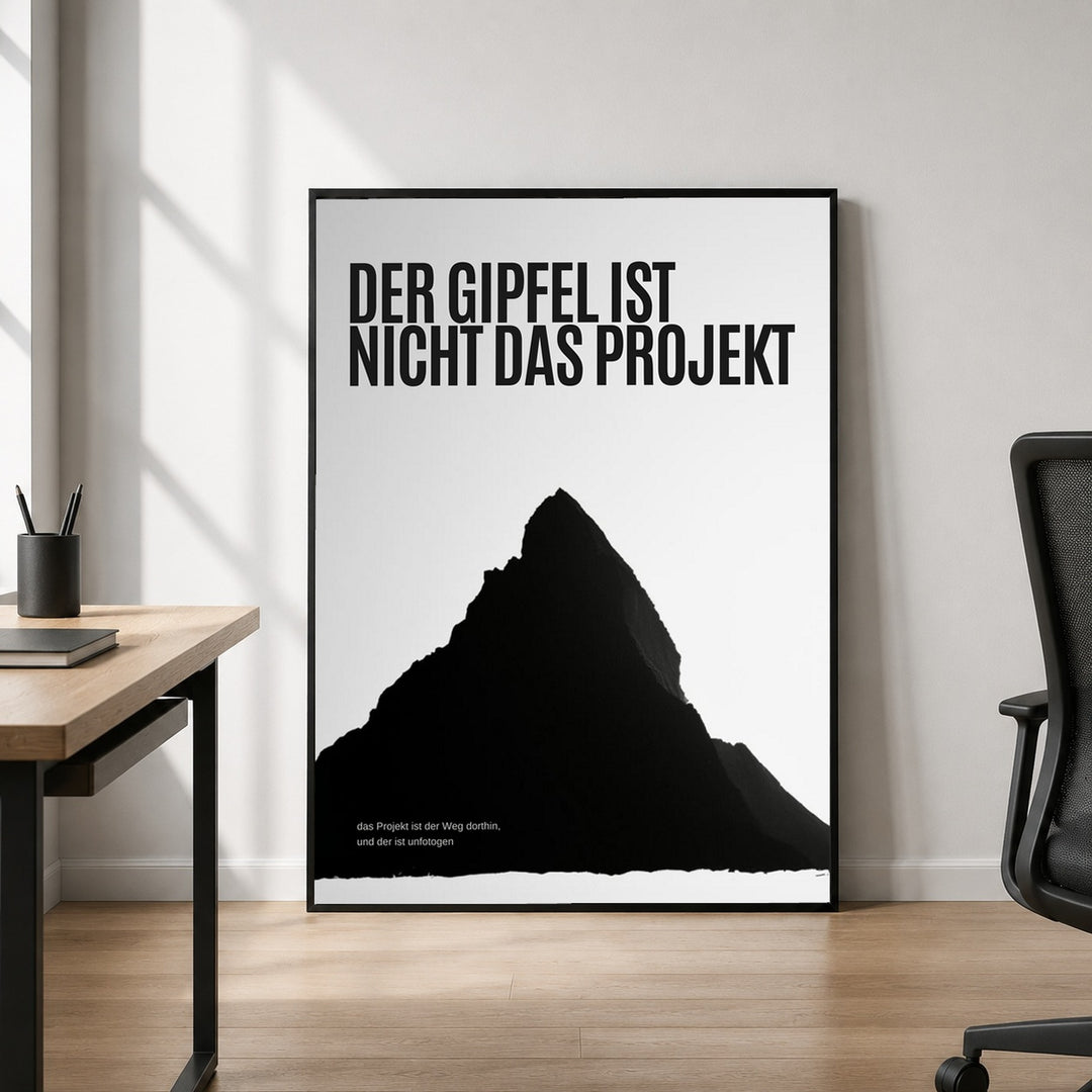 Gipfel ist nicht das Ziel Poster – Schwarzer Rahmen – Produktfoto