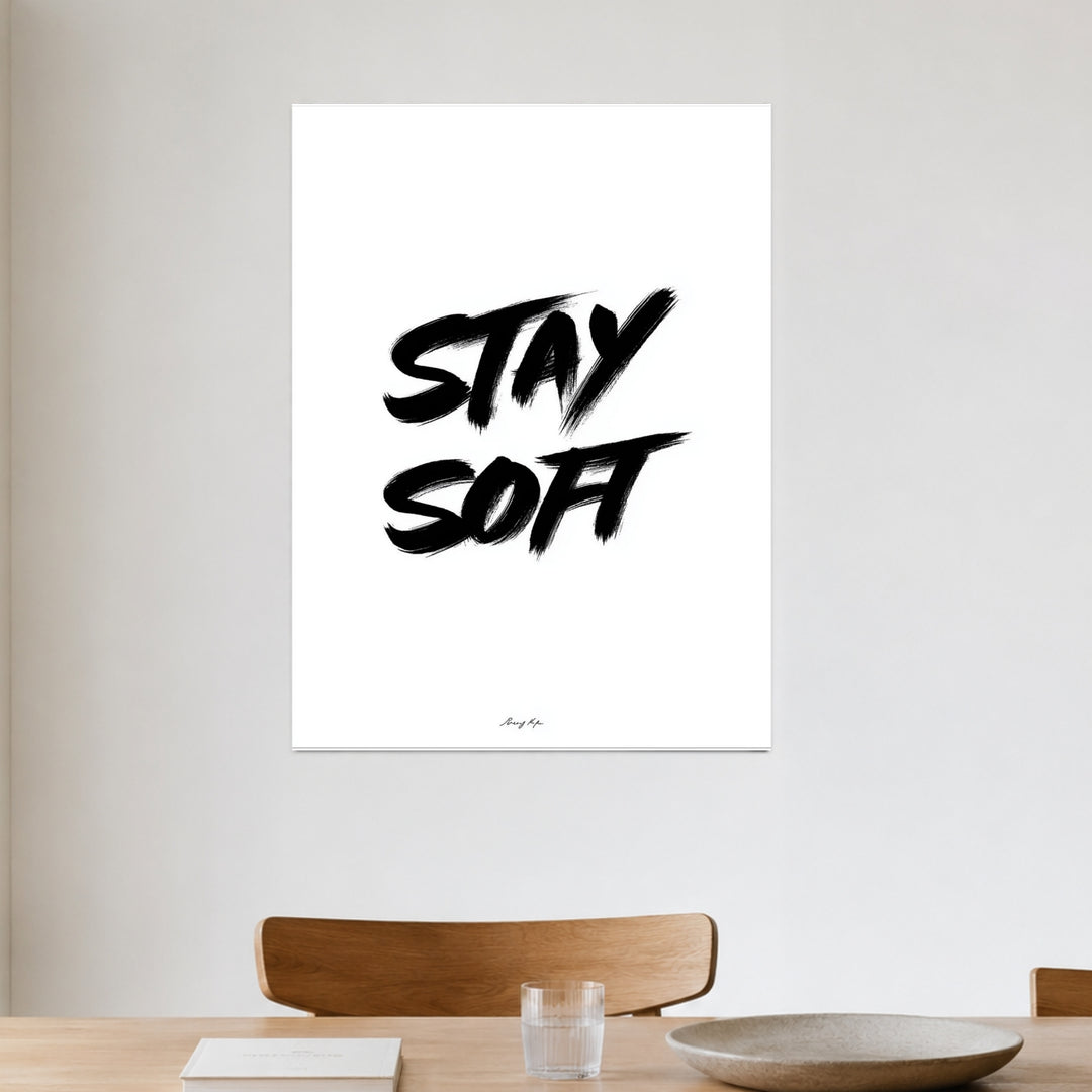 Stay Soft Poster – im Esszimmer