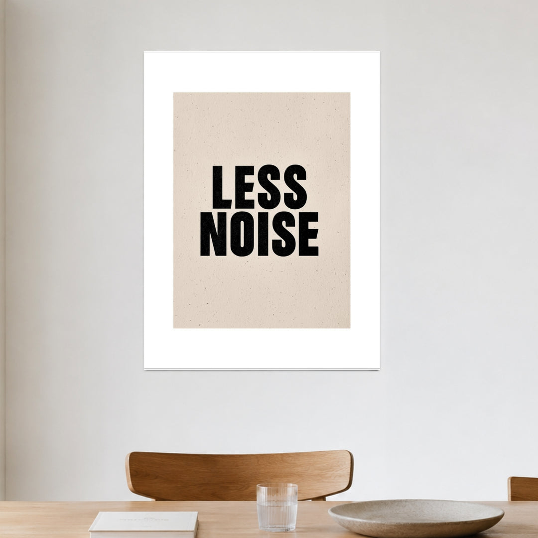 Less Noise Poster – im Esszimmer
