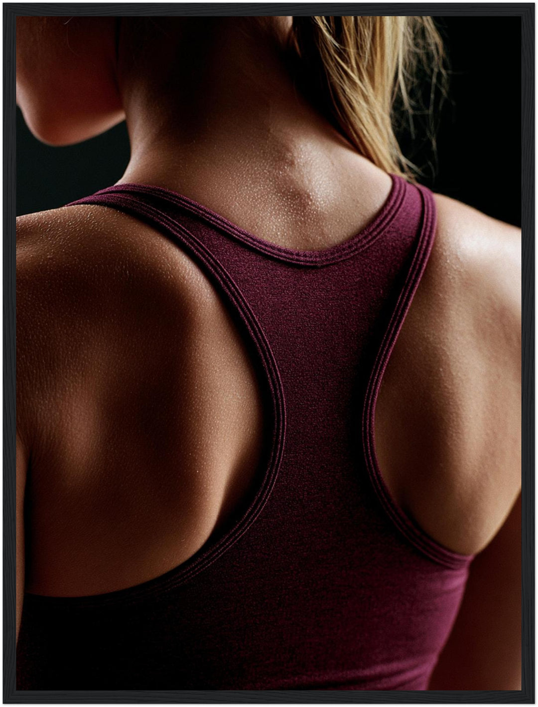 Sportlerin Rueckenansicht Poster – Schwarzer Rahmen – Produktfoto