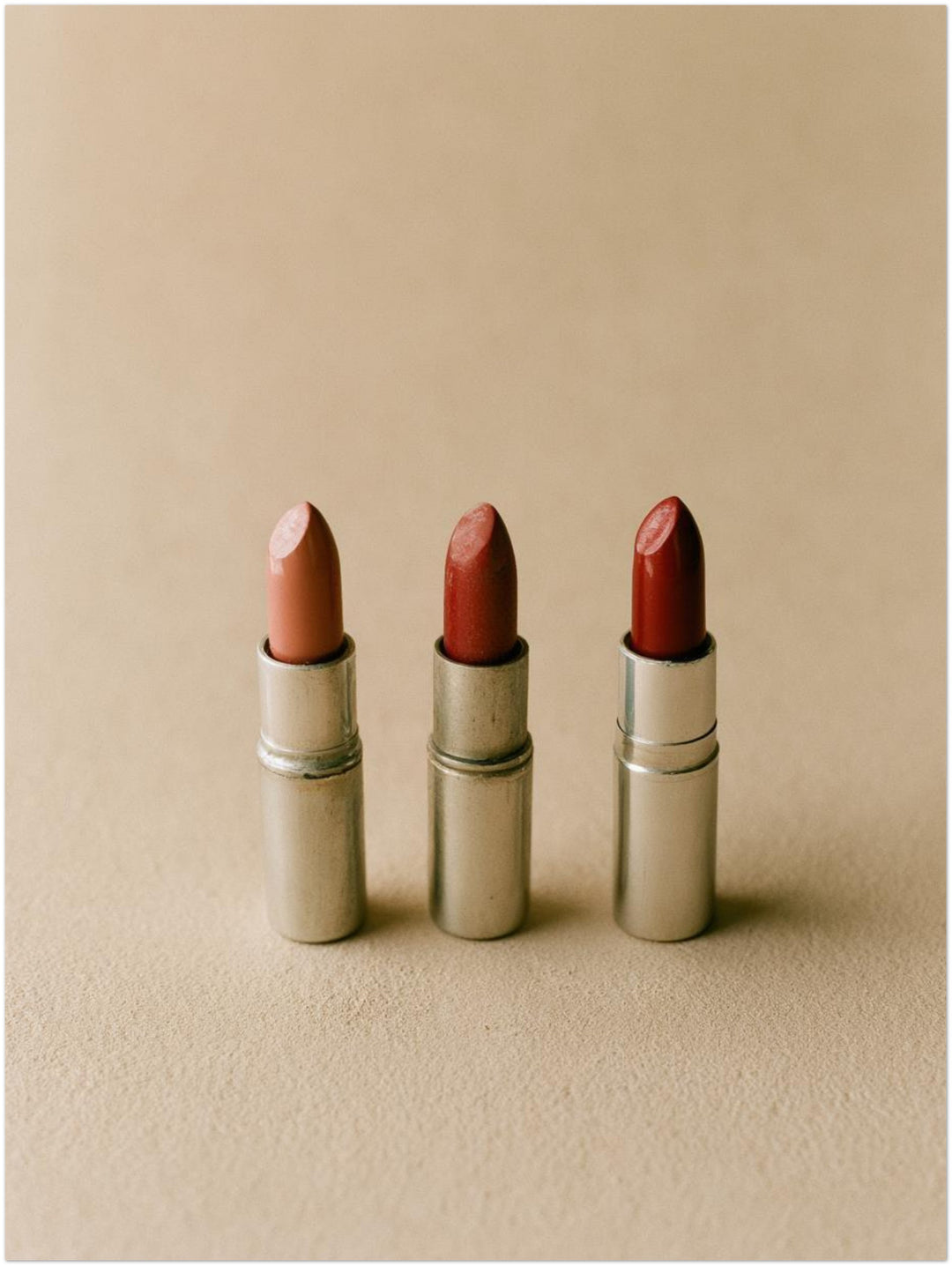 Drei Lippenstifte Nude Leinwandbild – Ohne Rahmen – Produktfoto