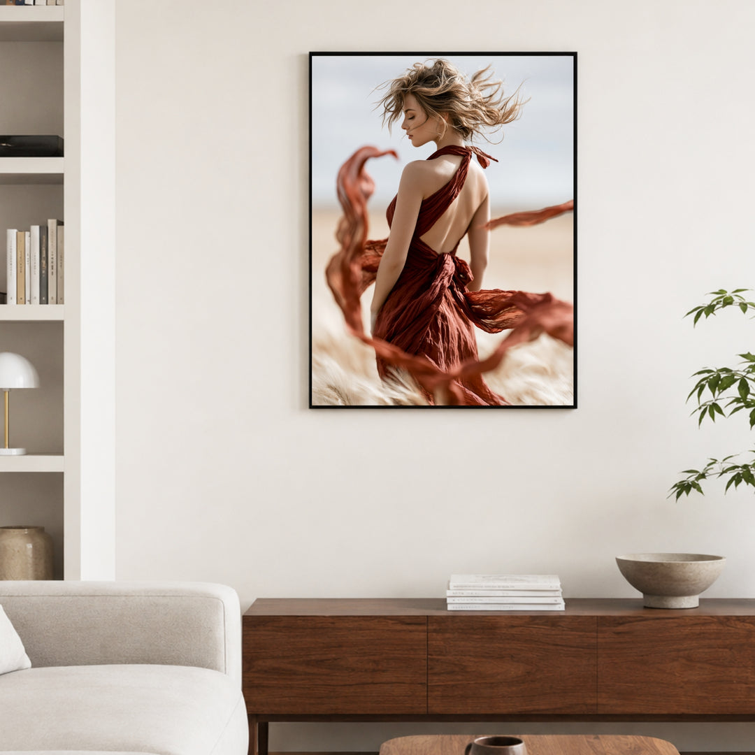 Frau im Wüstenwind Poster – Schwarzer Rahmen – Produktfoto