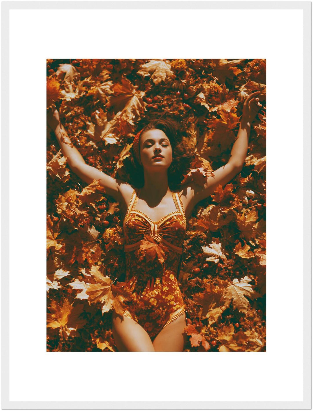Frau in Herbstblättern Poster – Weißer Rahmen – Produktfoto