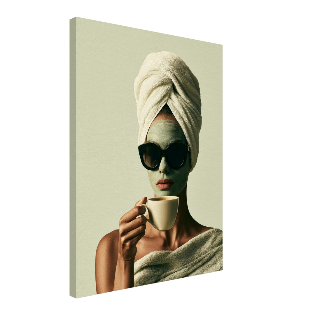 Frau mit Gesichtsmaske Kaffee Leinwandbild – Schräge Ansicht – Produktfoto
