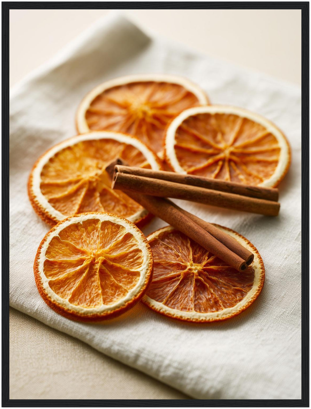 Getrocknete Orangen mit Zimt Poster – Schwarzer Rahmen – Produktfoto
