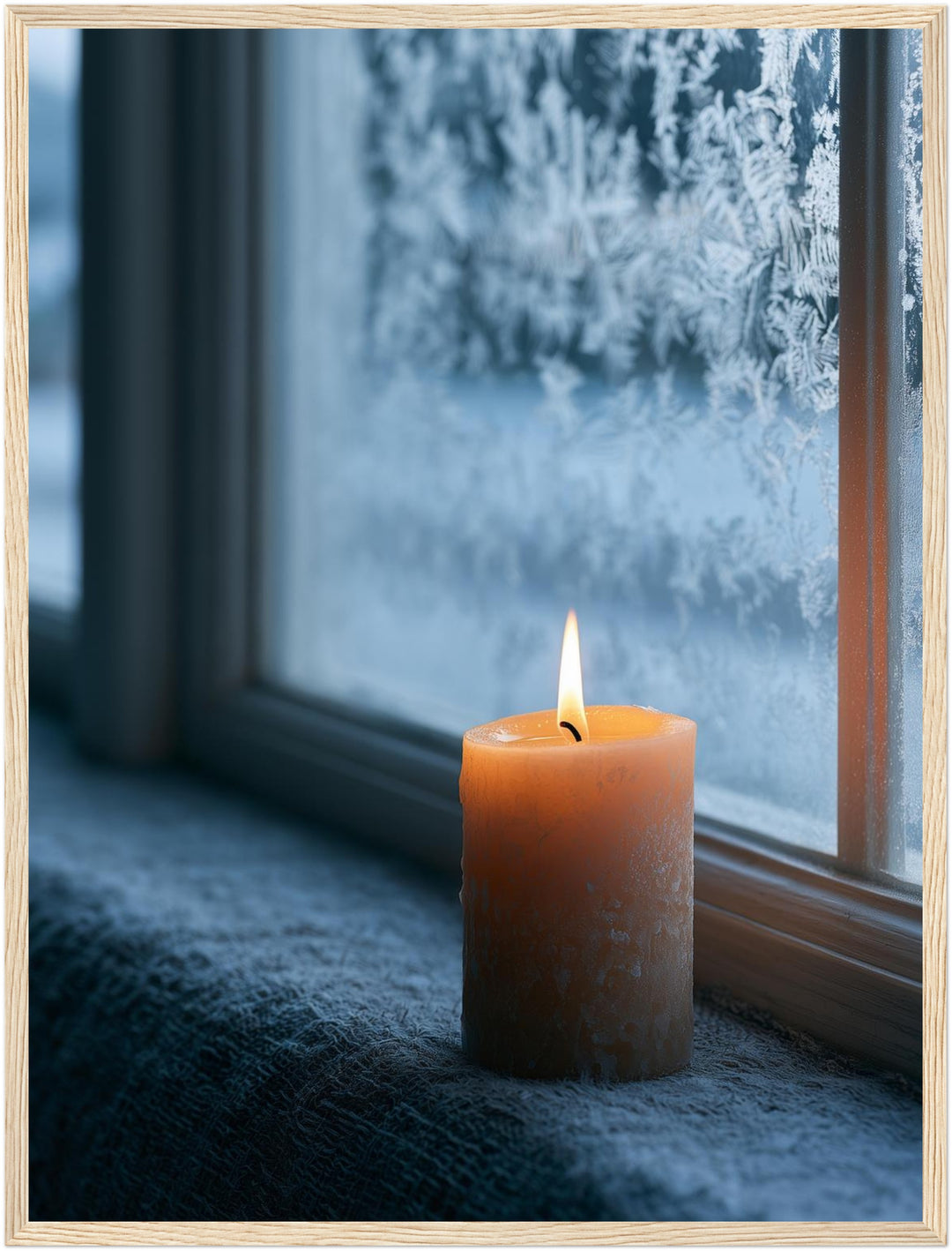 Kerze am Frostfenster Poster – Holz natur Rahmen – Produktfoto