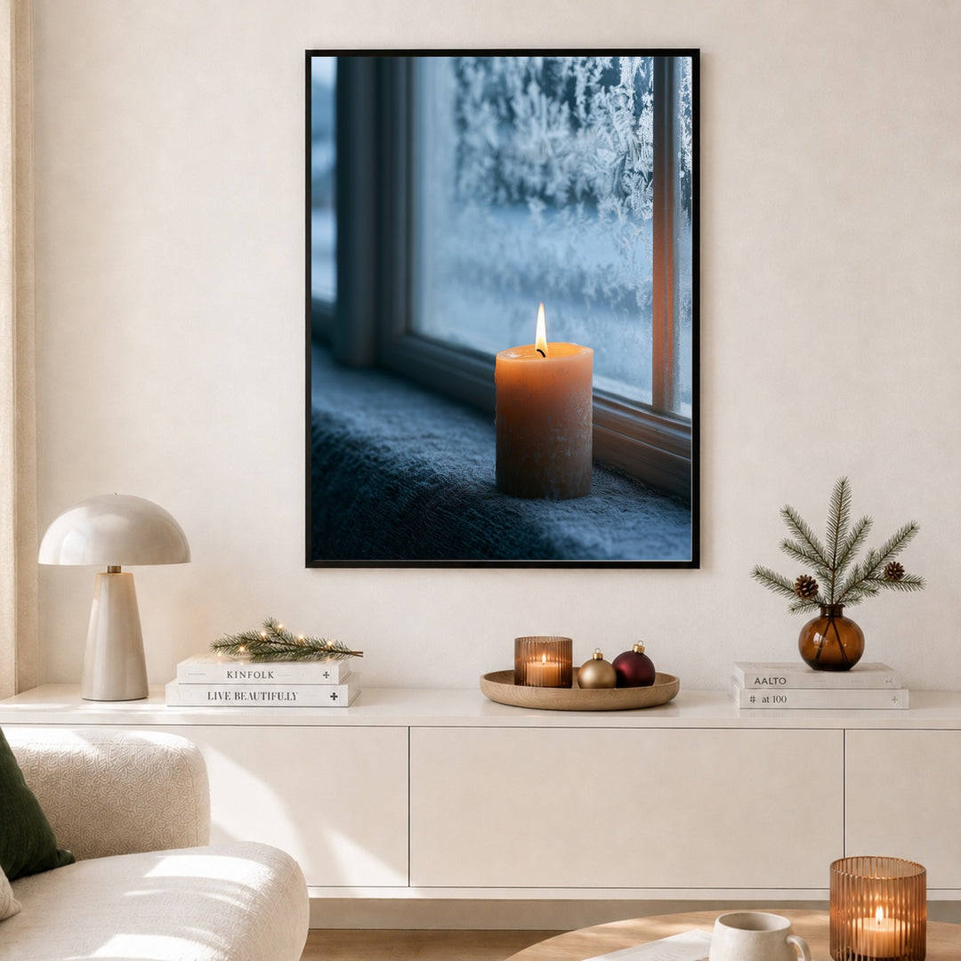 Kerze am Frostfenster Poster – Schwarzer Rahmen – Produktfoto