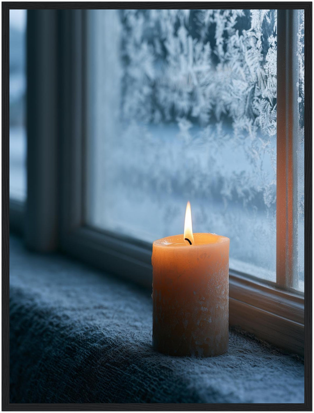 Kerze am Frostfenster Poster – Schwarzer Rahmen – Produktfoto