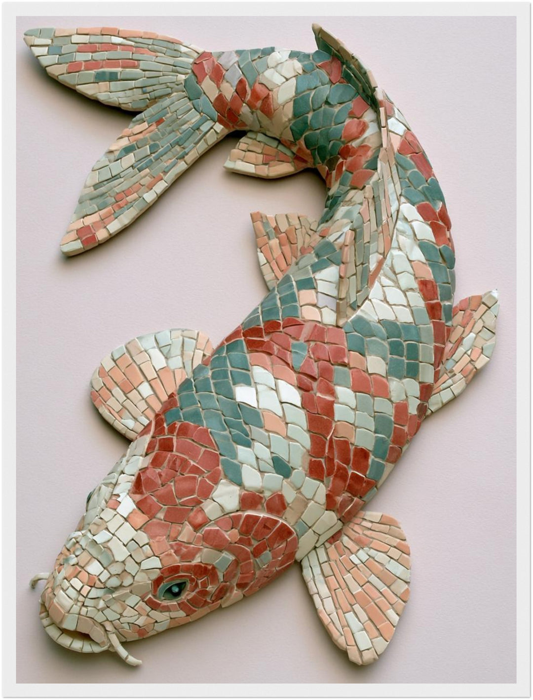 Koi Fisch Mosaik Poster – Weißer Rahmen – Produktfoto