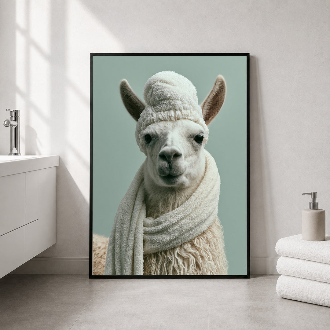 Lama mit Wintermütze Poster – Schwarzer Rahmen – Produktfoto