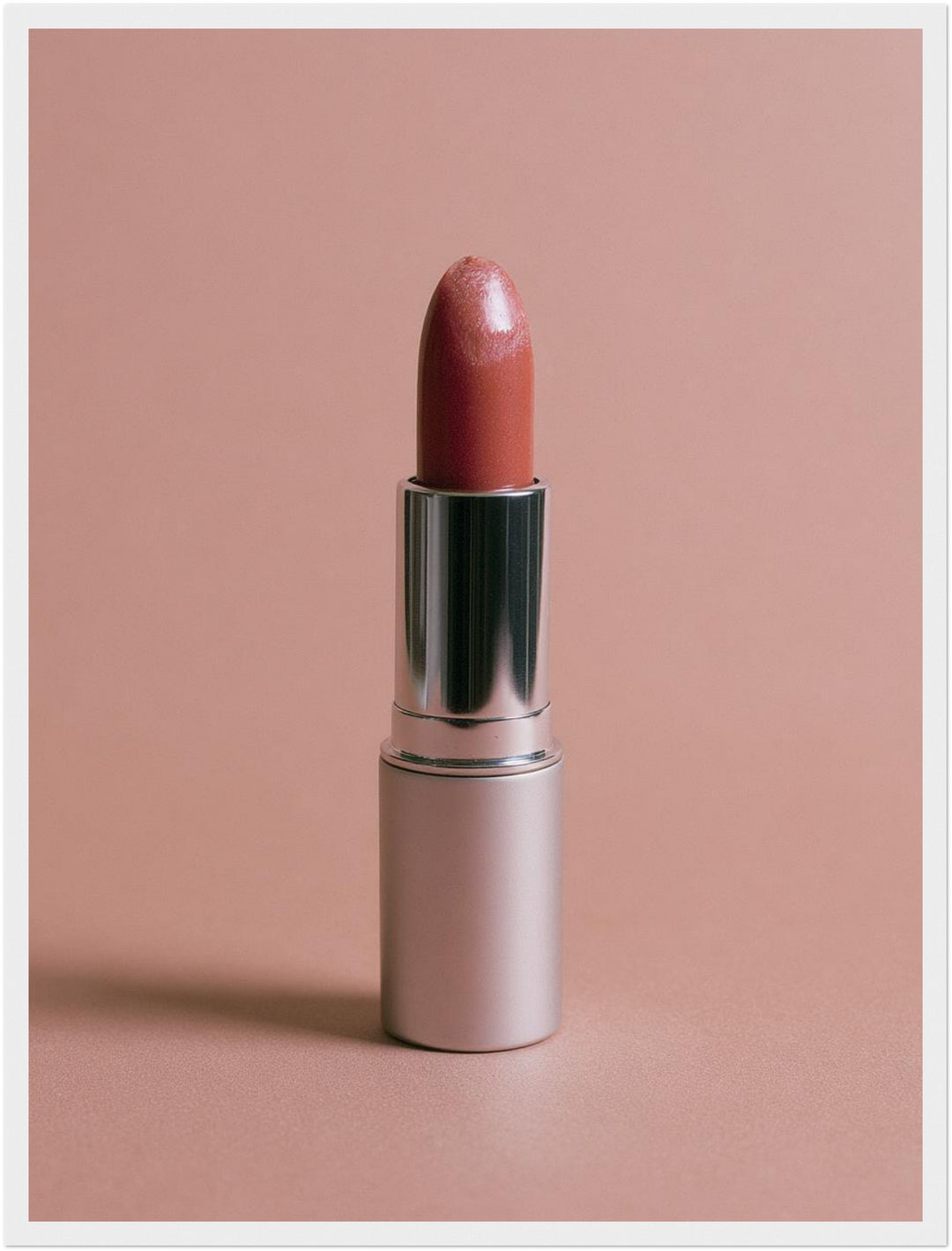 Lippenstift Nude Stillleben Poster – Weißer Rahmen – Produktfoto