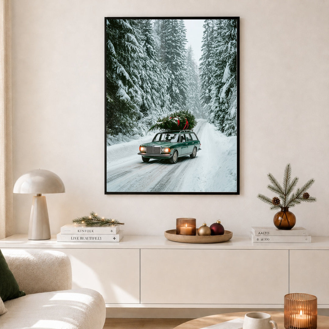 Winterfahrt durch Schneewald Poster – Schwarzer Rahmen – Produktfoto