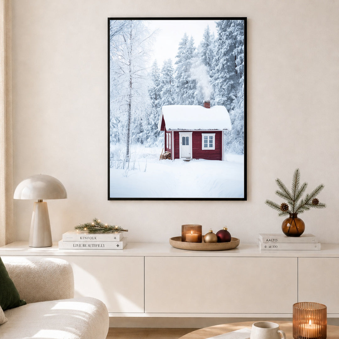 Rotes Häuschen im Schnee Poster – Schwarzer Rahmen – Produktfoto