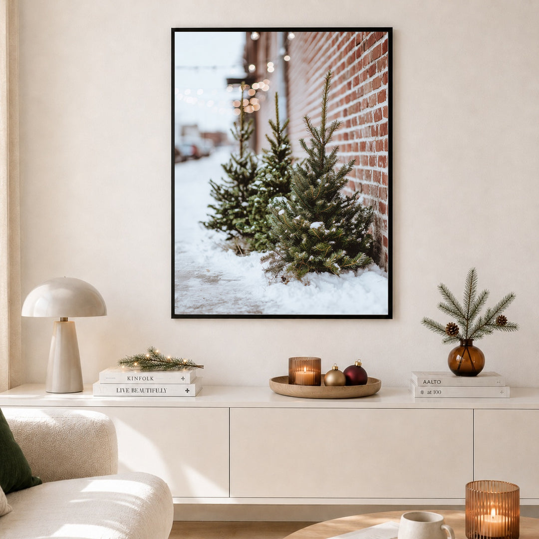 Winterliche Tannen im Schnee Poster – Schwarzer Rahmen – Produktfoto