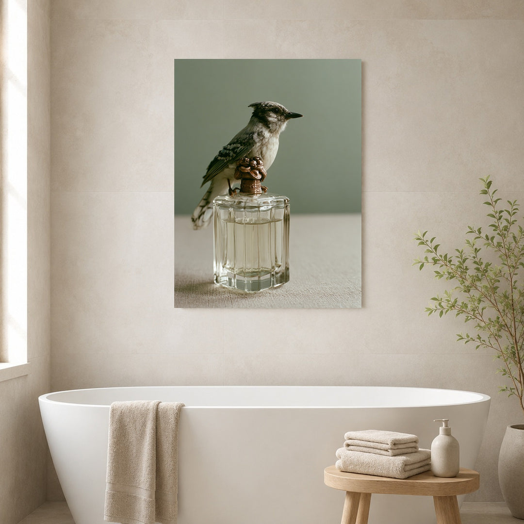 Vogel auf Parfumflasche Leinwandbild – Ohne Rahmen – Produktfoto