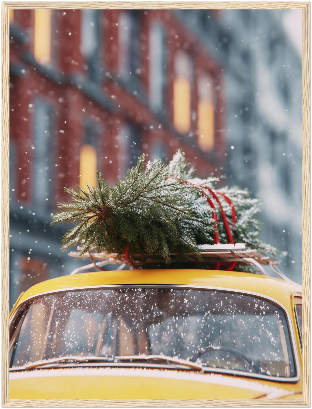 Weihnachtsbaum auf gelbem Wagen Poster – Holz natur Rahmen – Produktfoto