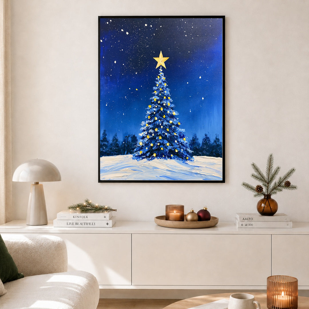 Blauer Weihnachtsbaum im Schnee Poster – Schwarzer Rahmen – Produktfoto