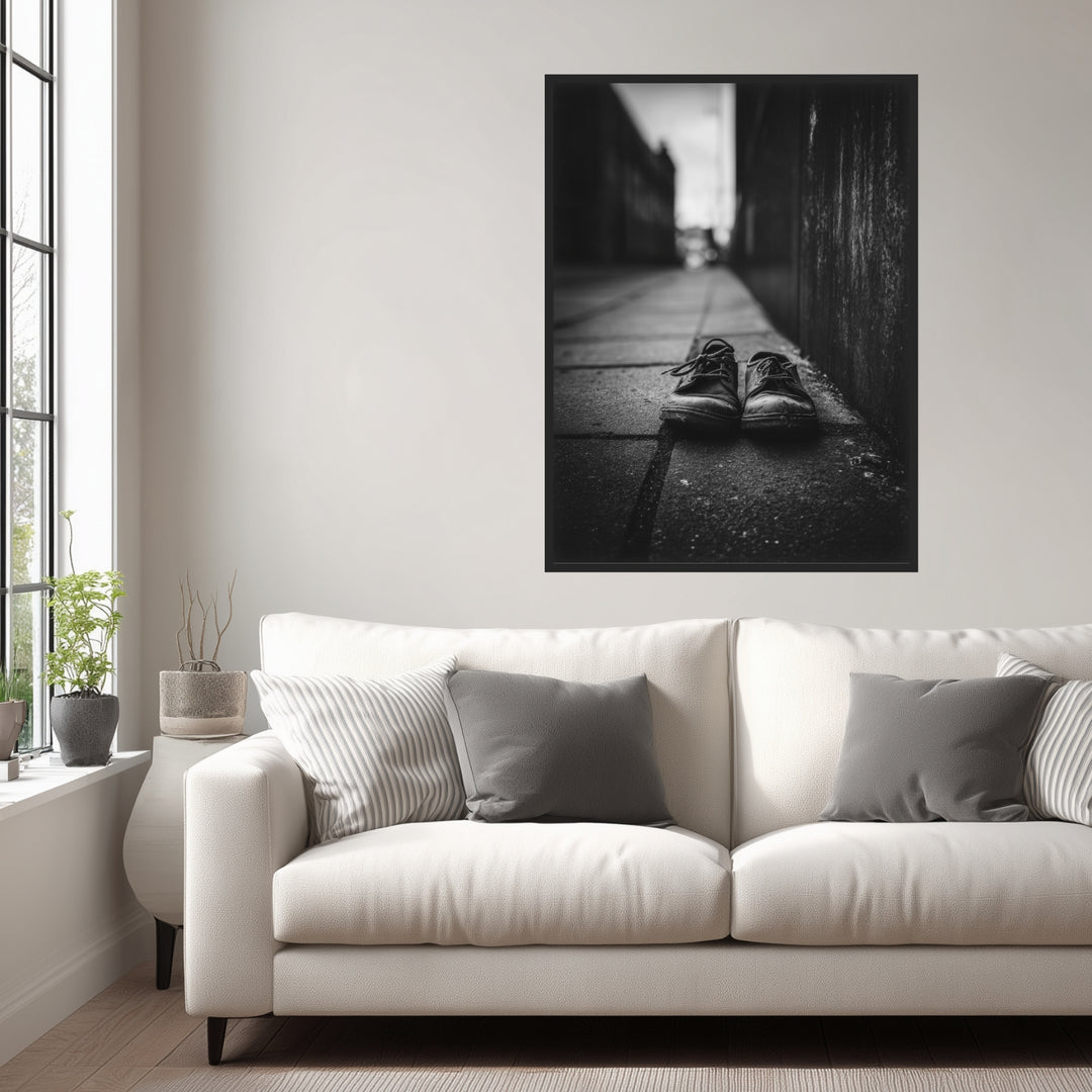 Verlassene Schuhe Schwarz Weiß Poster abstrakt – mattes Kunstdruck-Papier – Ansicht 3