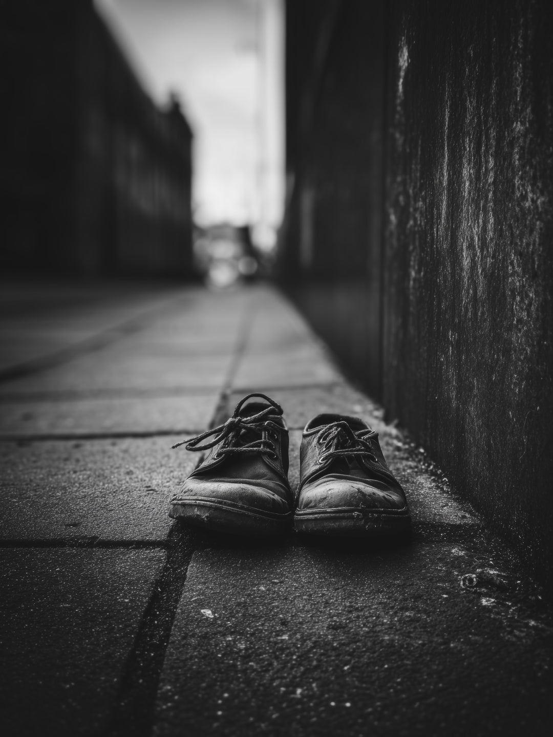 Verlassene Schuhe Schwarz Weiß  – Wandkunst