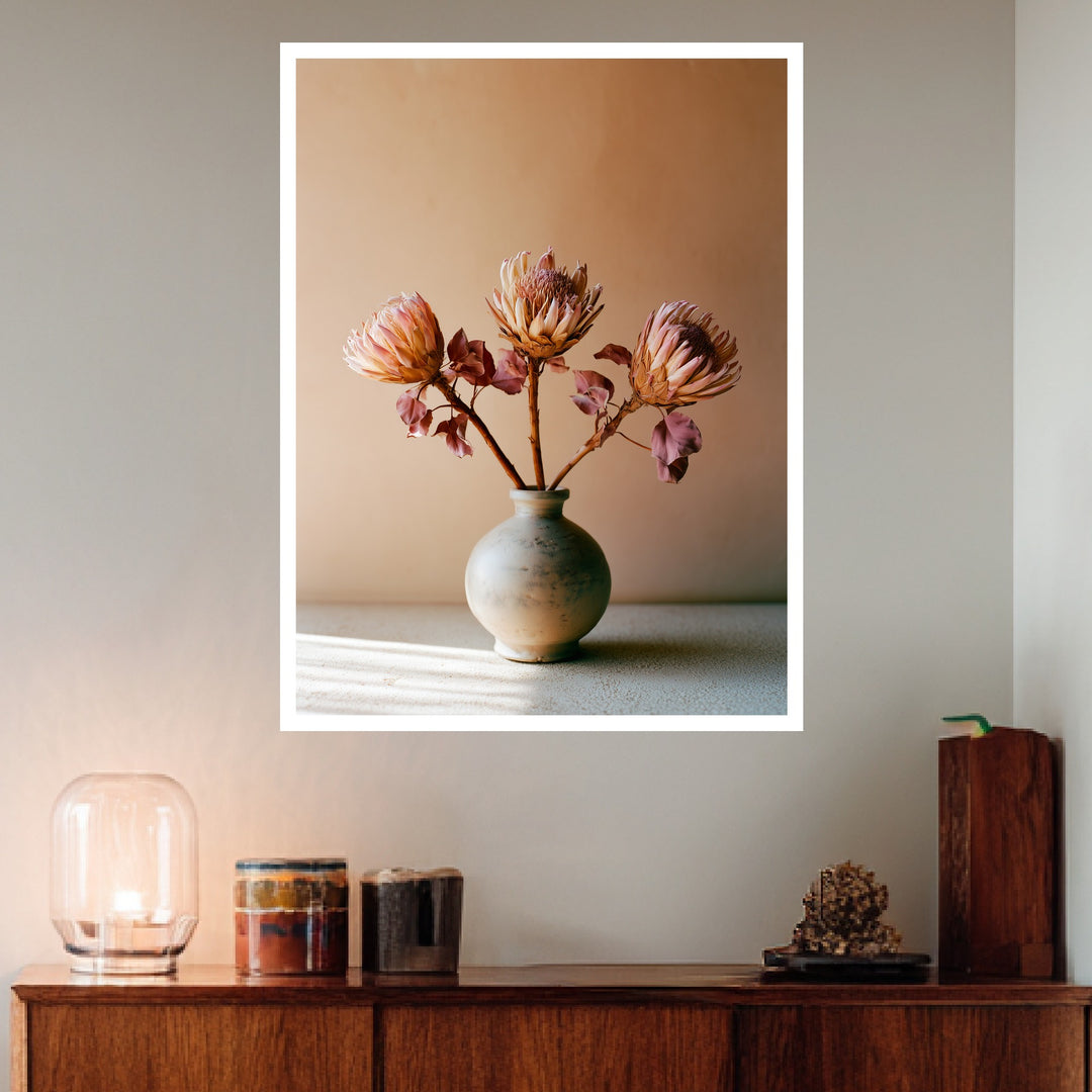 Drei Proteas in Terrakotta