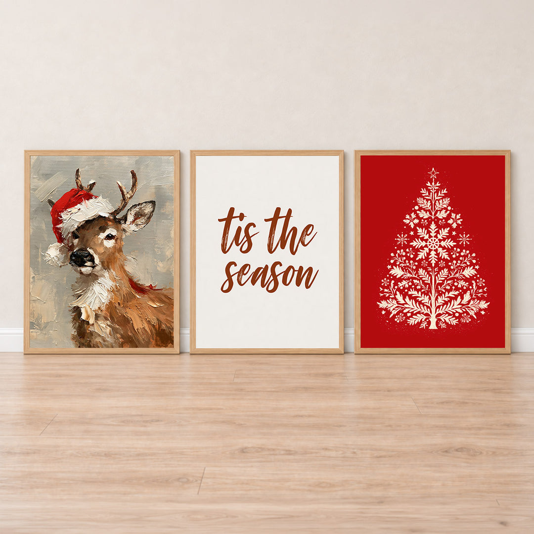 Set-Ansicht: Weihnachts Poster Set – Rentier, Tannenbaum & Tis the Season (3er)