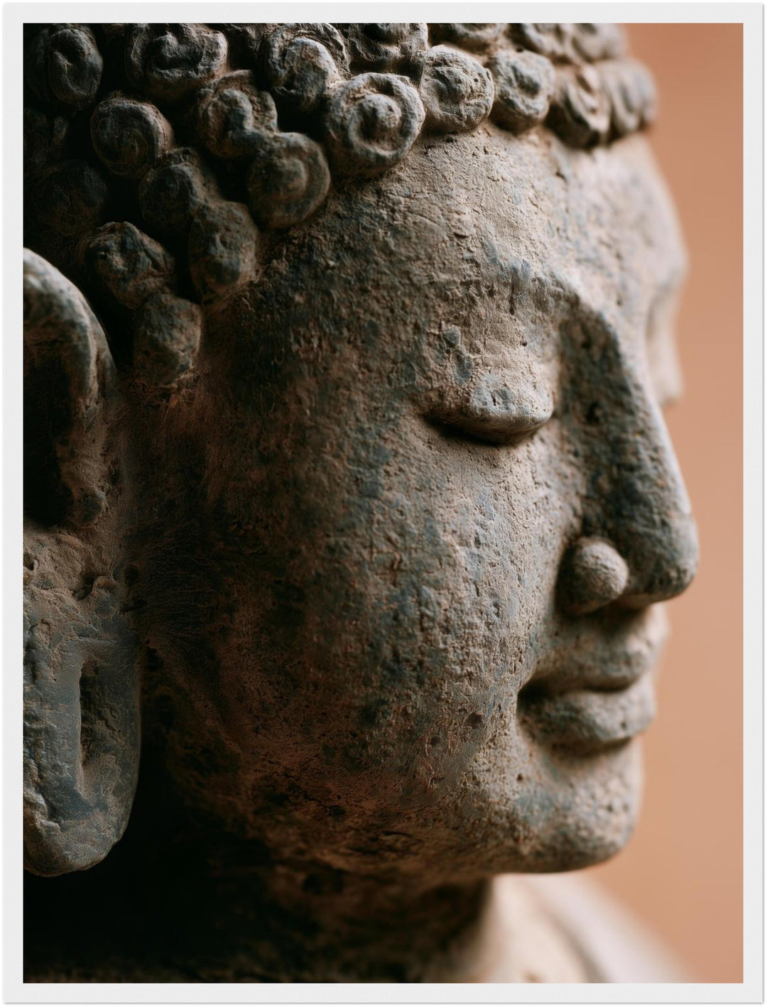 Stiller Buddha im Profil Poster – Weißer Rahmen – Produktfoto